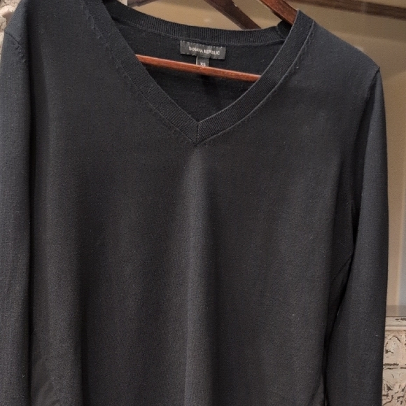 Banana Republic Black V-Neck Sweater - Picture 8 of 13